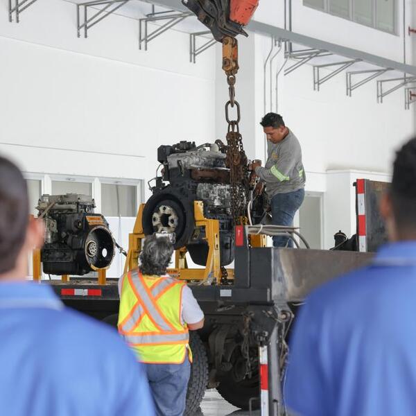 Imagen Cardoze-y-Lindo-SA-realiza-donacion-de-maquinaria-industrial-al-ITSE-para-laboratorio-vivencial-de-estudiantes--4