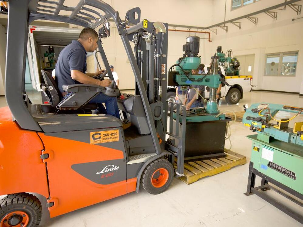 Imagen de portada Estudiantes del ITSE reciben donación de equipo de mecánica industrial para complementar su formación profesional