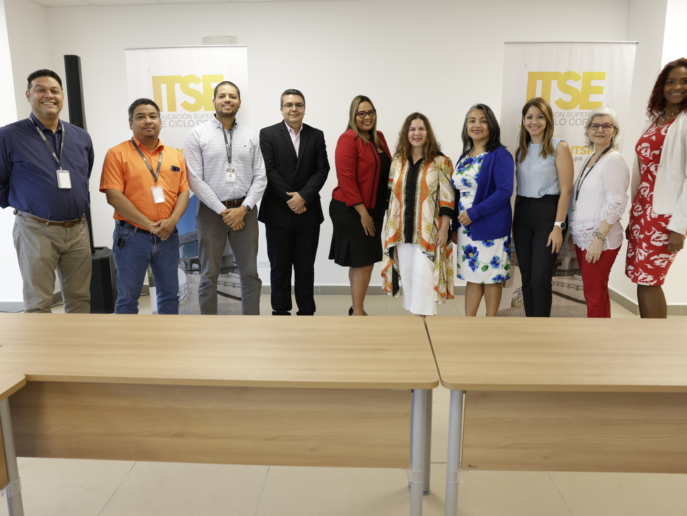 Imagen de portada Iniciativa Colón 4.0 que potencia habilidades digitales de jóvenes colonenses fue presentada a autoridades del ITSE