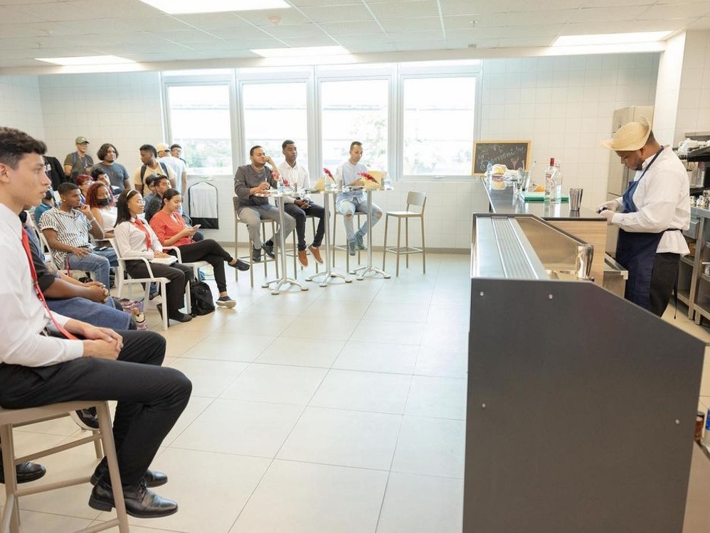 Imagen de portada Alumnos de Operaciones Hoteleras del ITSE ponen a prueba sus conocimientos en el Concurso “ITSE Barman Awards
