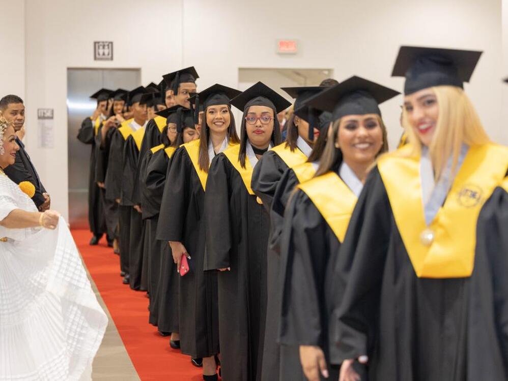 Imagen de portada El ITSE celebra primera Graduación y su V Aniversario