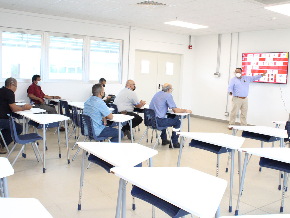 Imagen de portada Estudiantes de la Escuela de Tecnología Industrial se capacitan en tecnologías automotrices y de equipo pesado