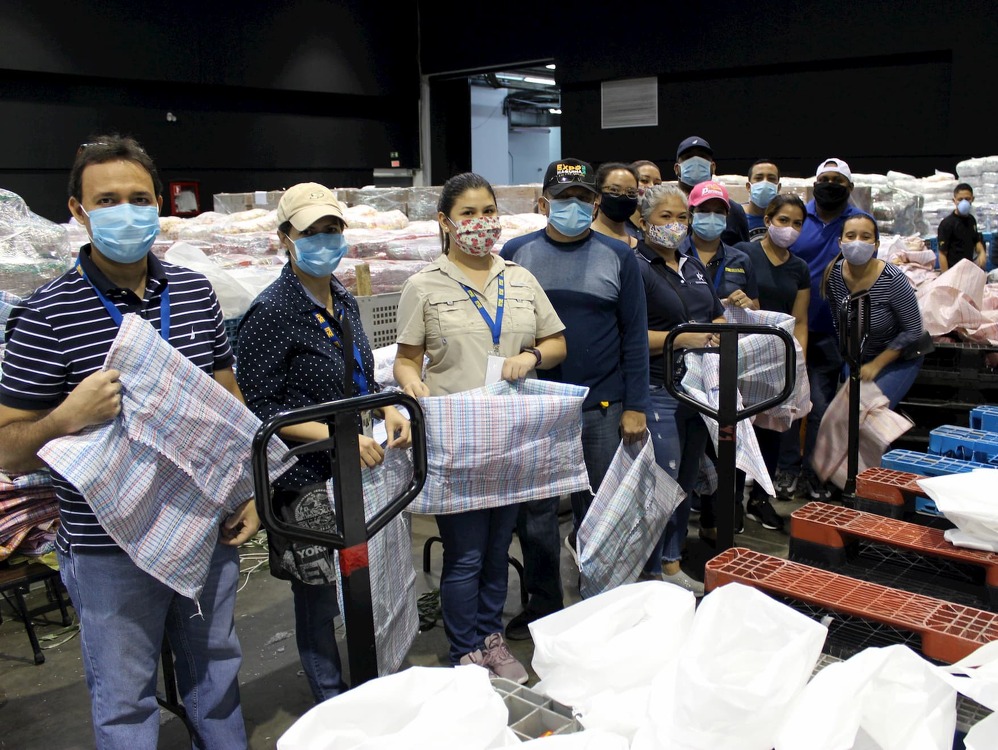 Imagen de portada Voluntarios del ITSE demuestran su solidaridad y apoyan en la creación de 30 mil bolsas de alimentos para familias con necesidad