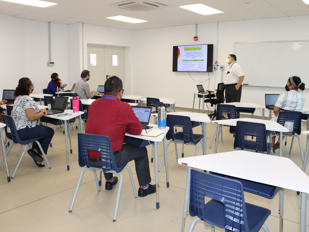 Imagen de portada Docentes del ITSE se capacitan en el desarrollo de competencias para potenciar habilidades de sus alumnos   