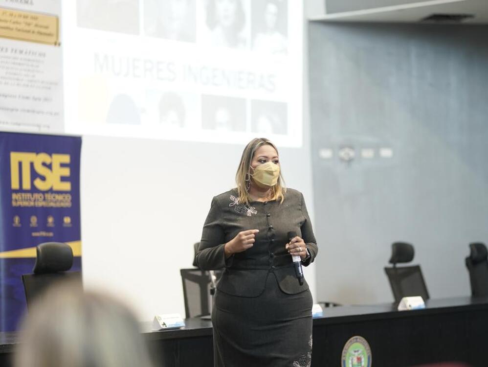 Imagen de portada Gerente Educativa del ITSE destaca el rol de la mujer en las carreras STEAMS en congreso internacional de la SPIA