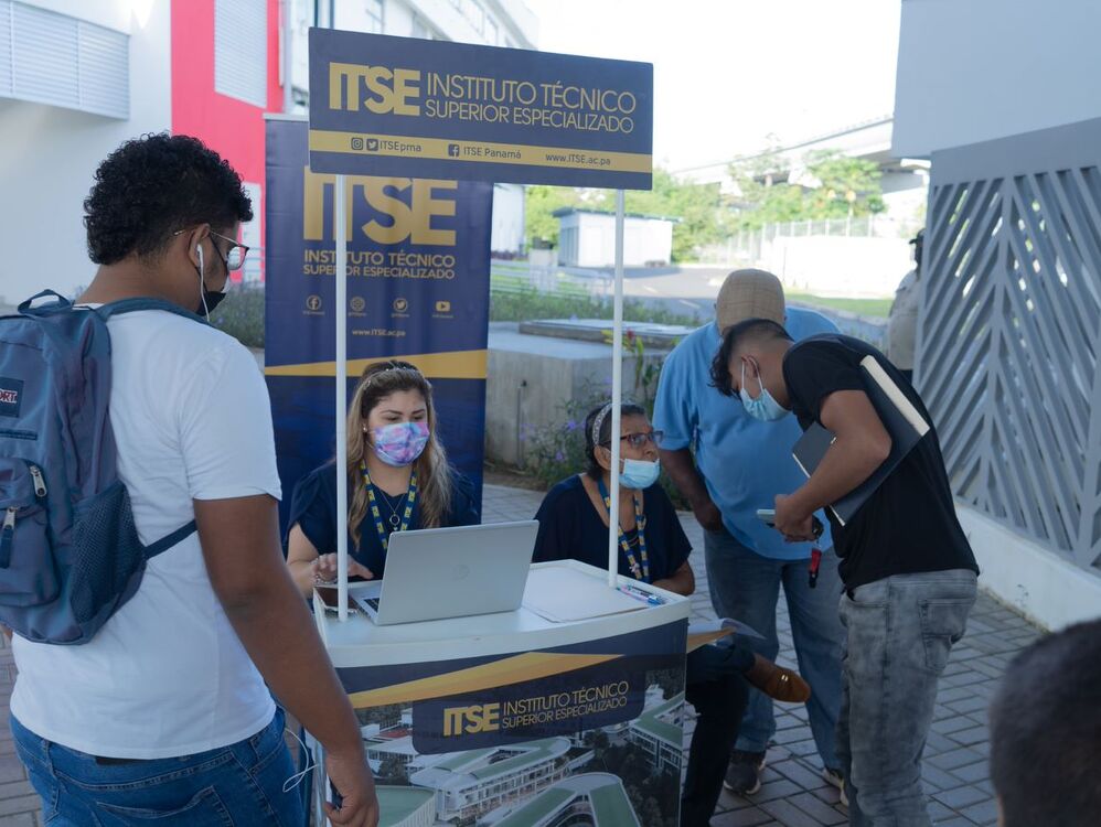 Imagen de portada Más de 300 estudiantes realizan la prueba Piense II para ingresar al ITSE