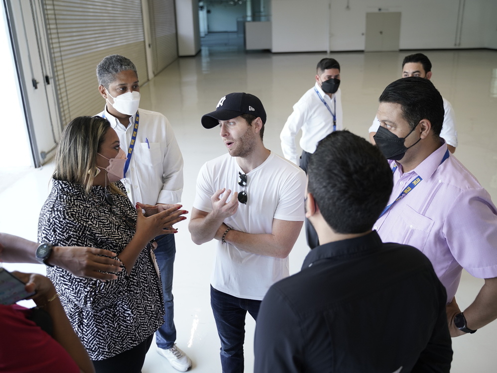 Imagen de portada En visita al ITSE empresario Mayer Mizrachi reconoce la importancia de las carreras de ciclo corto 