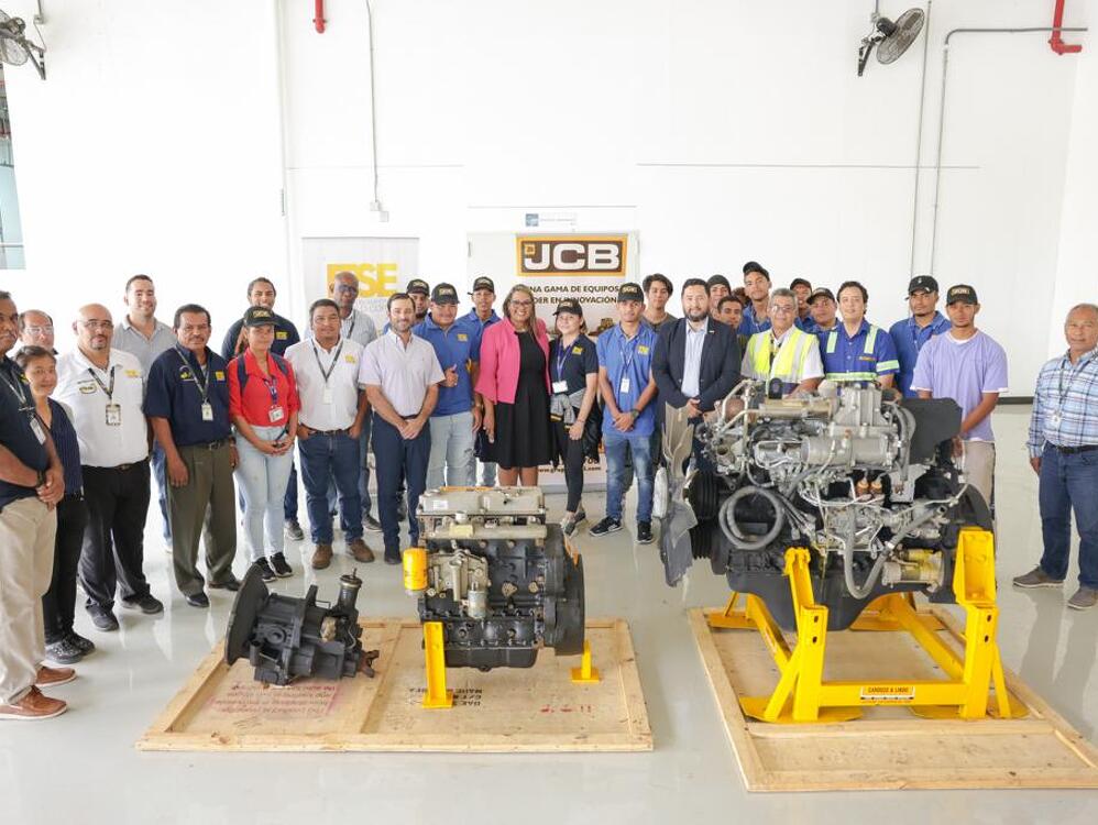 Imagen de portada Cardoze y Lindo S.A. realiza donación de maquinaria industrial al ITSE para laboratorio vivencial de estudiantes