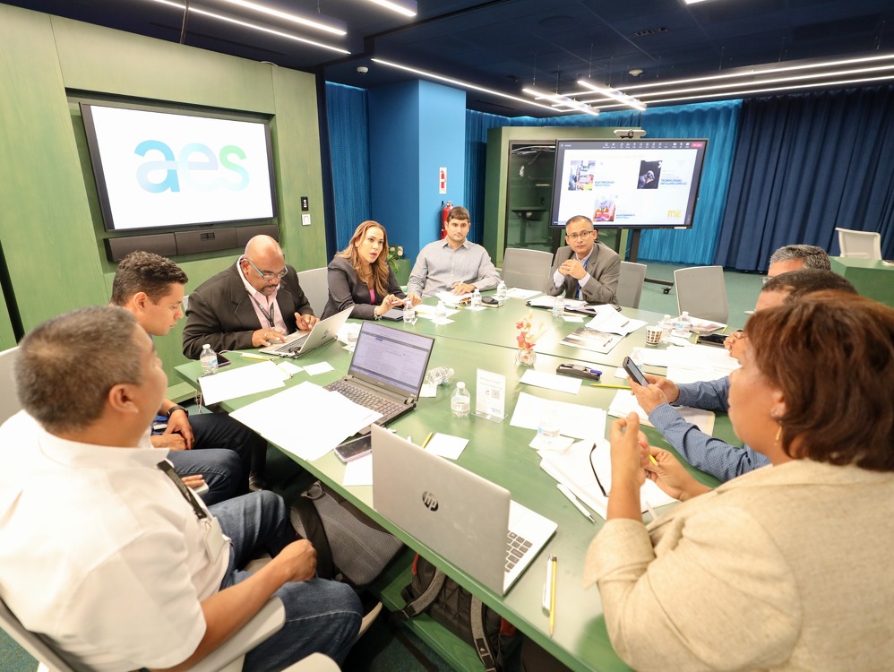 Imagen de portada Academia e Industria reunidos en una mesa sectorial