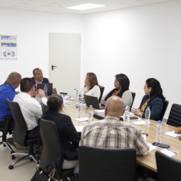 Panamá fortalece su educación con plan piloto para carreras técnicas.