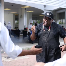  Estudiantes de Artes Culinarias del ITSE fortalecen sus competencias en cocina a la parrilla con fuego abierto