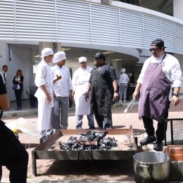  Estudiantes de Artes Culinarias del ITSE fortalecen sus competencias en cocina a la parrilla con fuego abierto