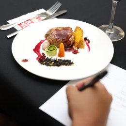 Sabores que se encuentran: estudiantes de Hospitalidad y Turismo exploran el arte del maridaje