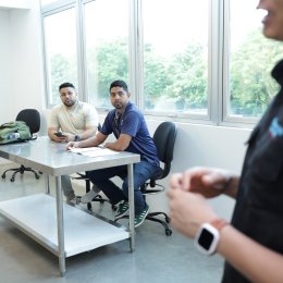 Escuela de Tecnología Industrial fortalece competencias en simulación CNC con entrenamiento especializado de FANUC
