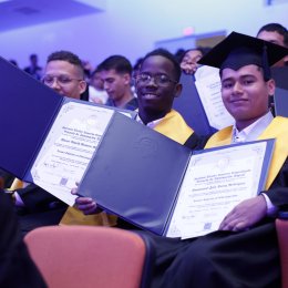 El ITSE gradúa a 320 estudiantes en su V Promoción y reconoce la excelencia académica y el mérito