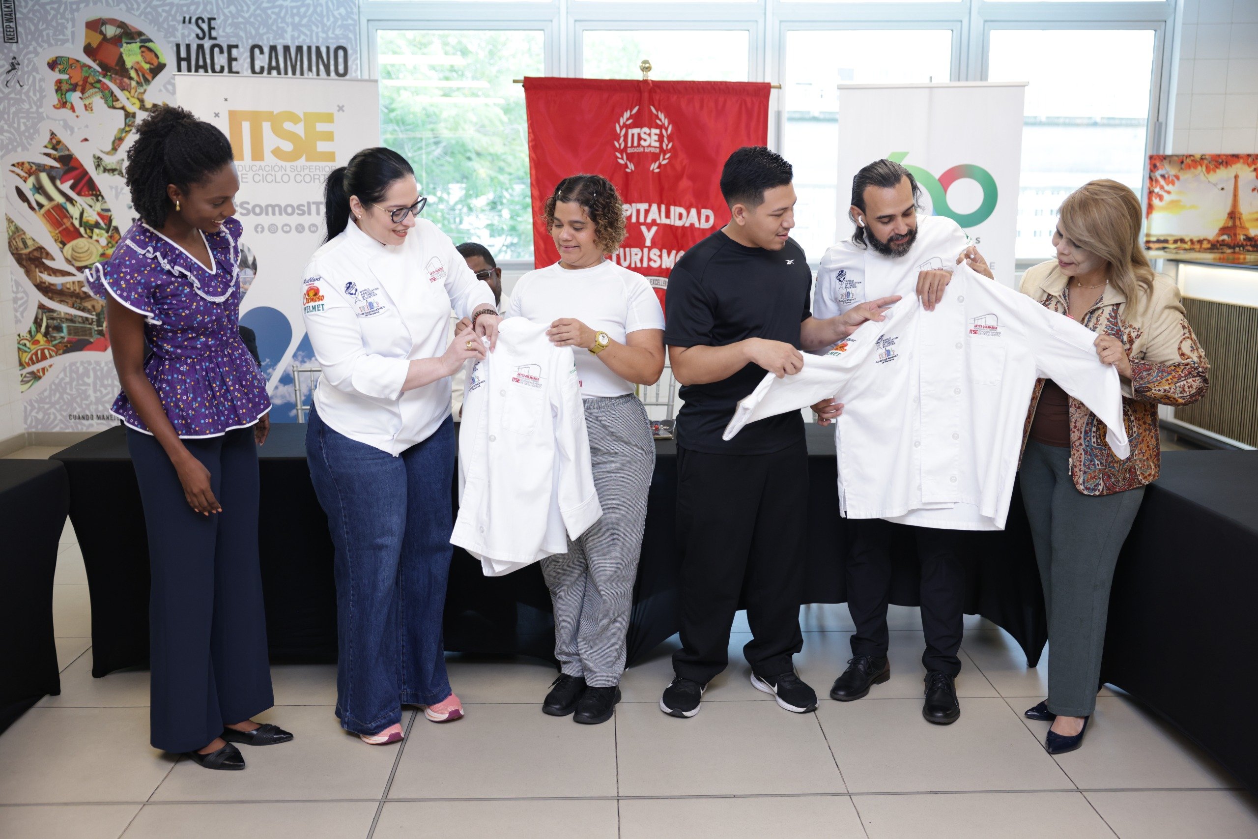 ITSE fortalece la formación gastronómica con entrega de filipinas institucionales