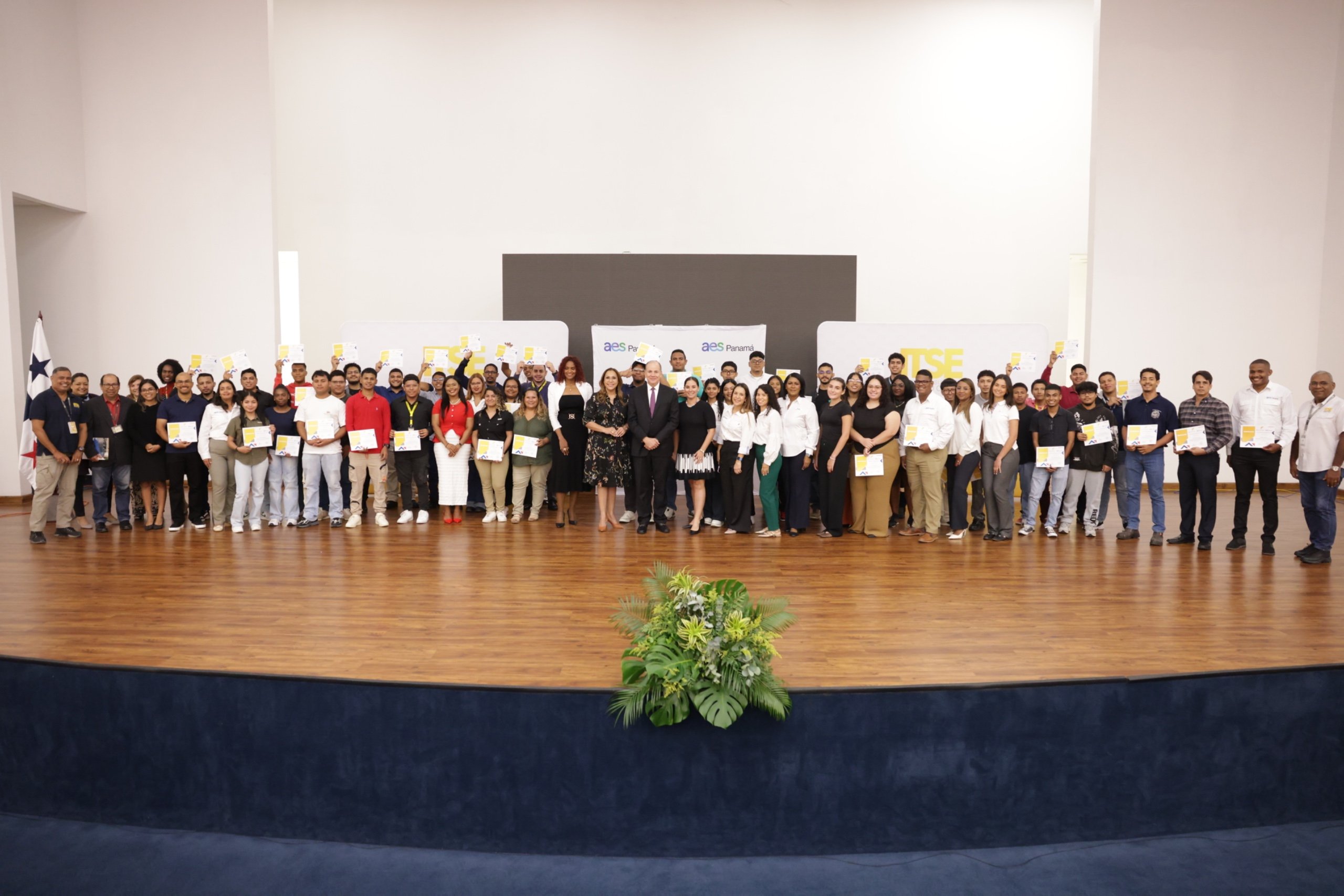 ITSE y AES Panamá celebran la graduación de 53 estudiantes de la Cátedra AES Panamá – ITSE
