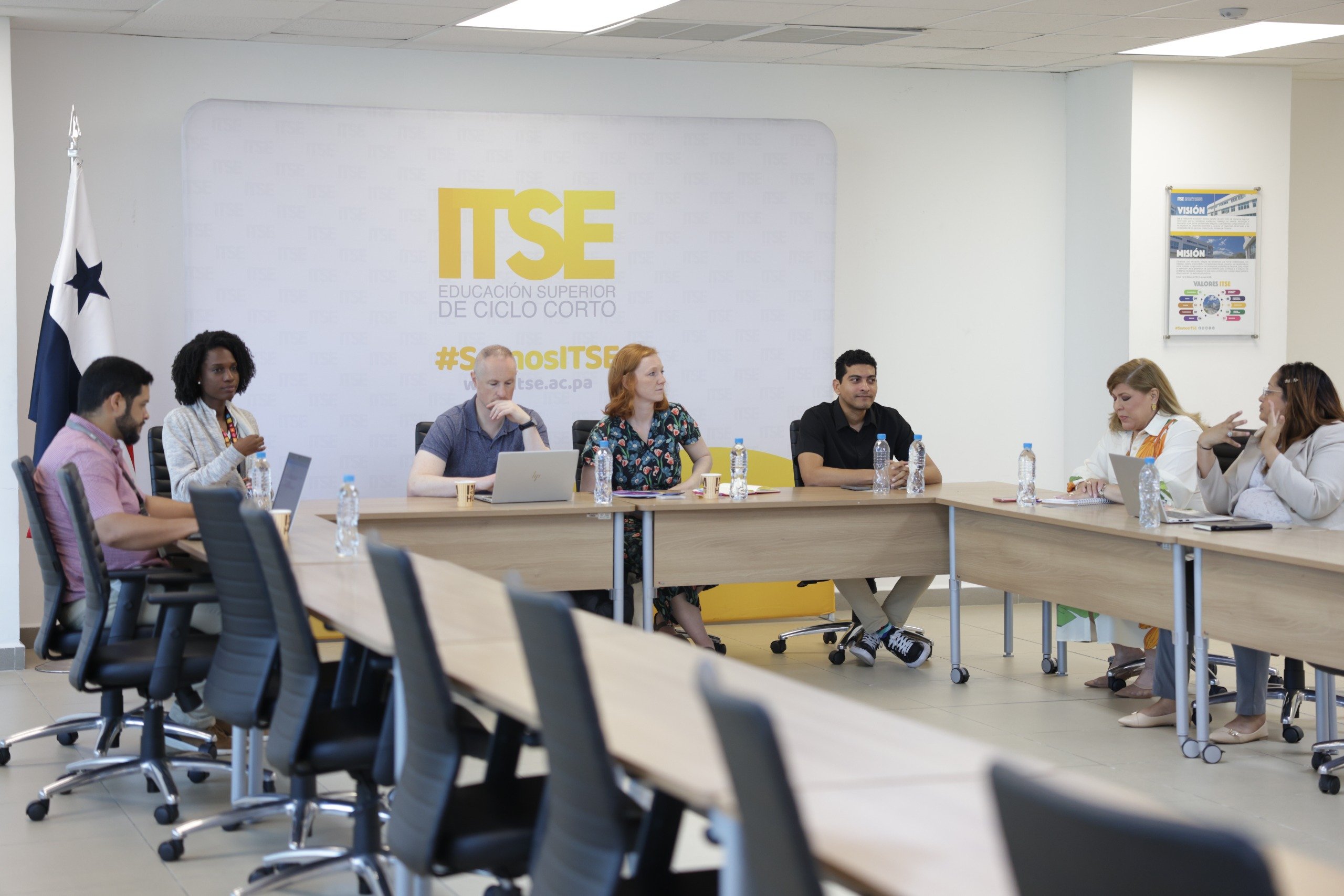 ITSE fortalece su proyección internacional con visita de delegación de Edinburgh College de Escocia