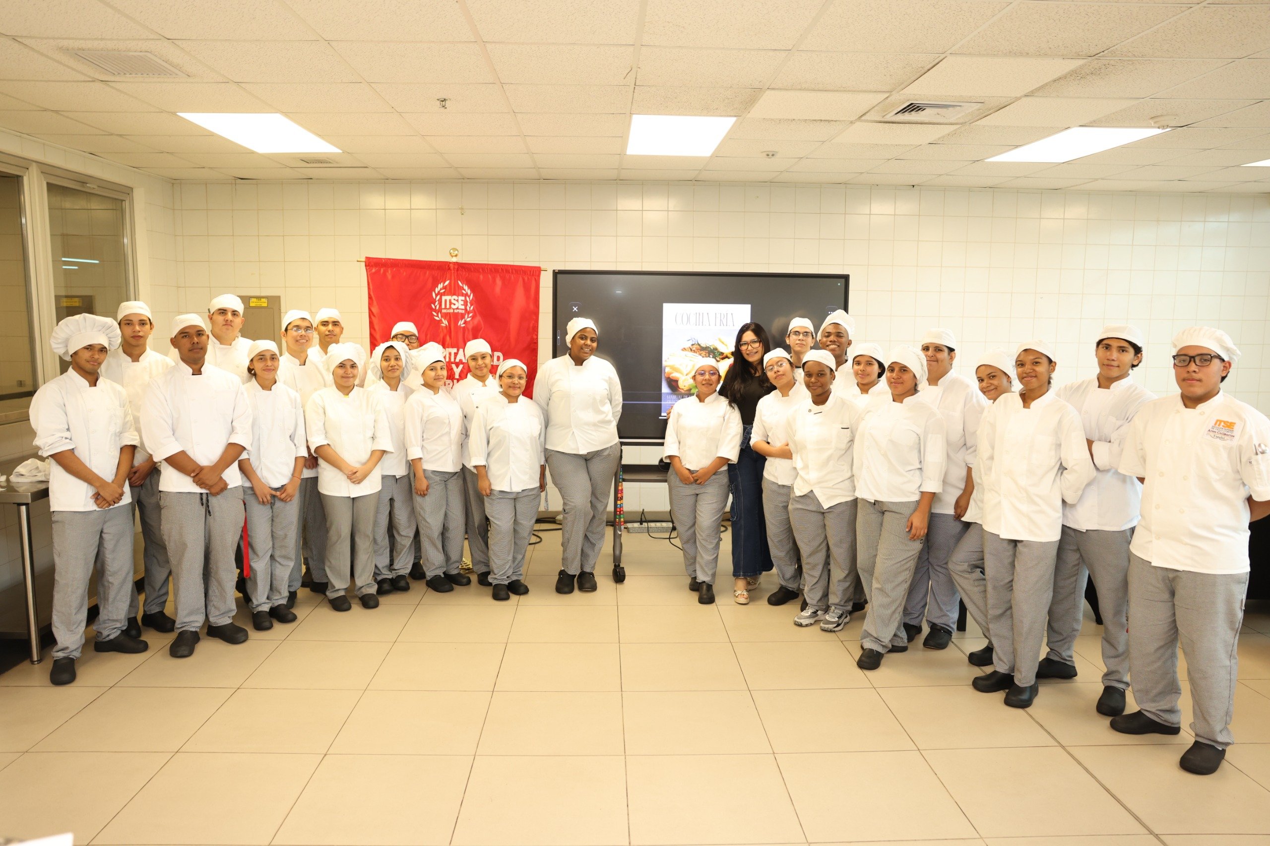 Estudiantes de Artes Culinarias fortalecen la seguridad alimentaria mediante las Buenas Prácticas