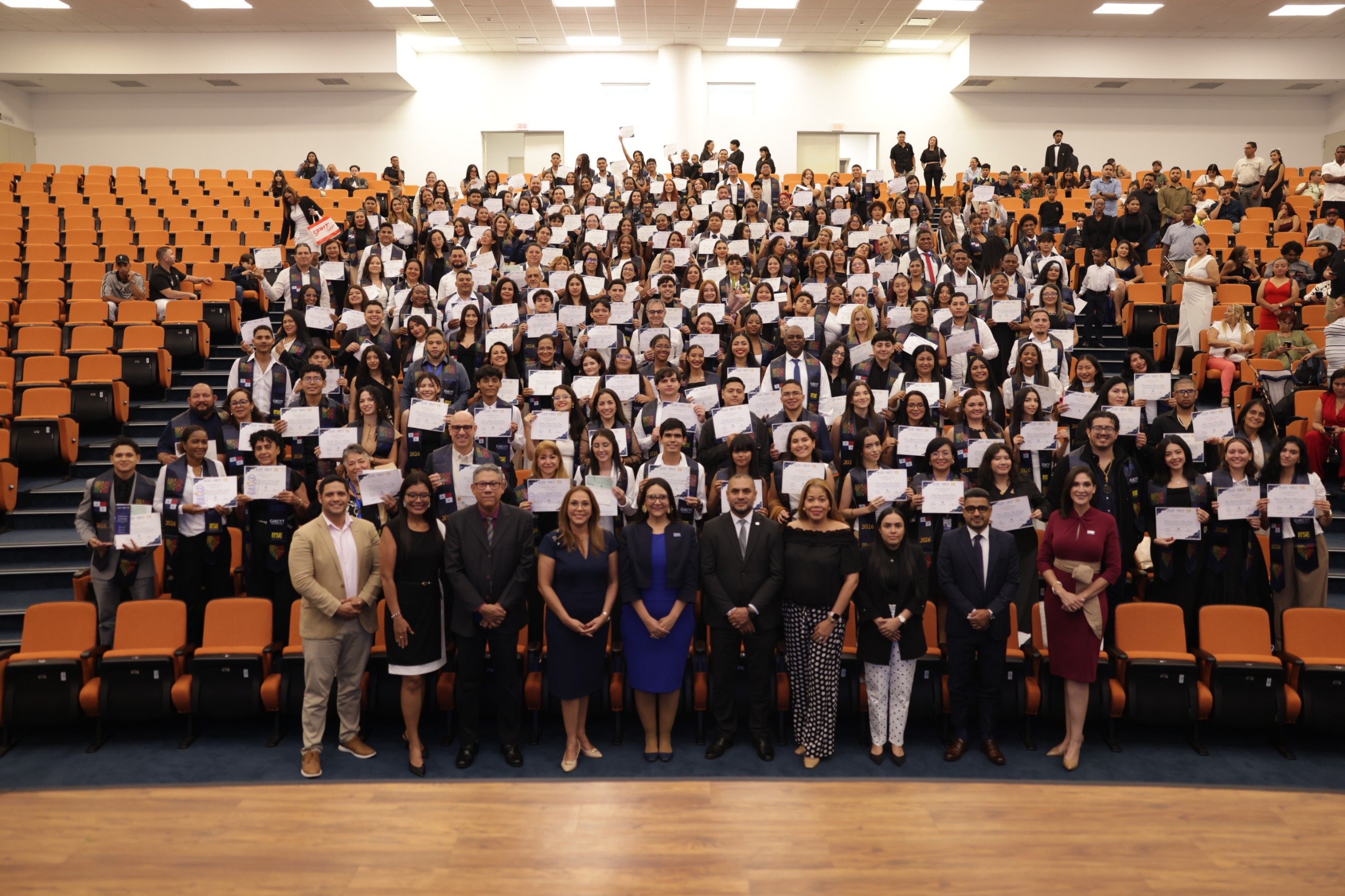 Graduación de 210 estudiantes del Curso de Inglés del Proyecto OIM, ITSE y CIIECYT-AIP