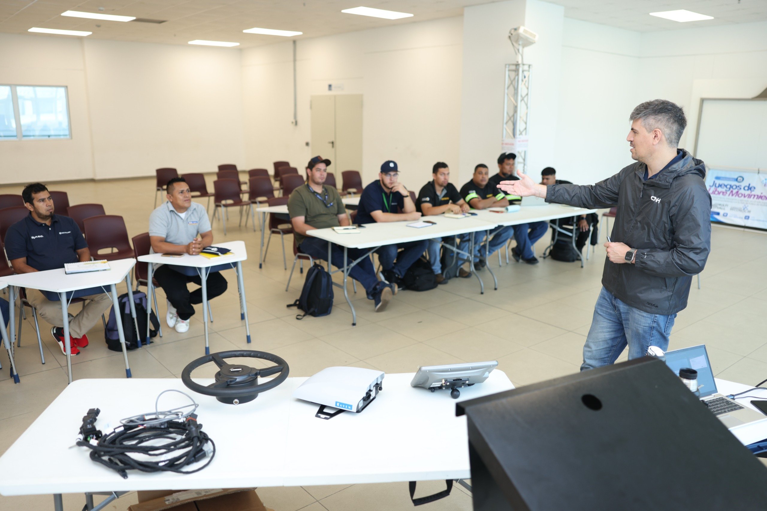 ITSE y CNH Industrial capacitan a estudiantes en agricultura de precisión con tecnología Raven